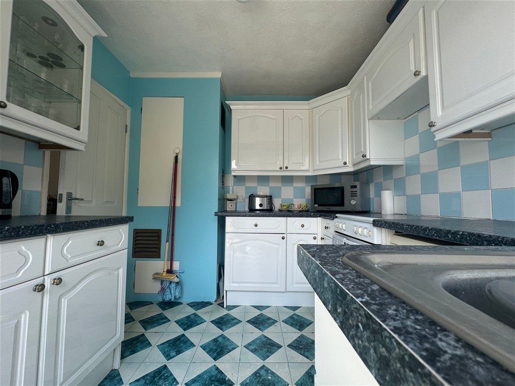 Property photo 2 of 8 Kitchen