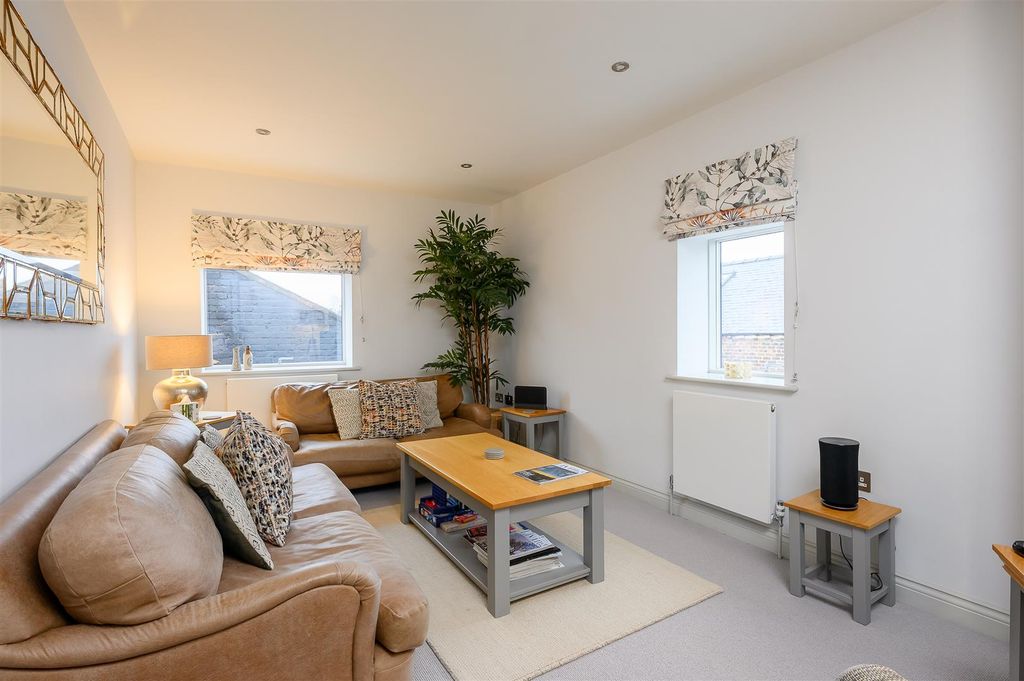 Property photo 3 of 25 Living