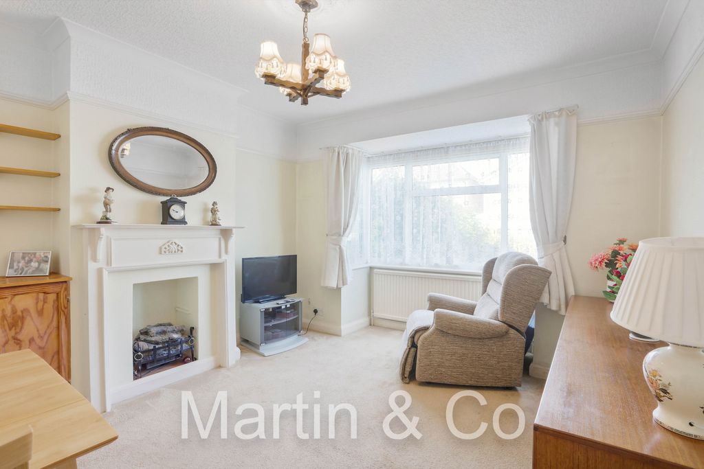 Property photo 3 of 16 1689127069 - 58 Ash Road, Sm3 - 2