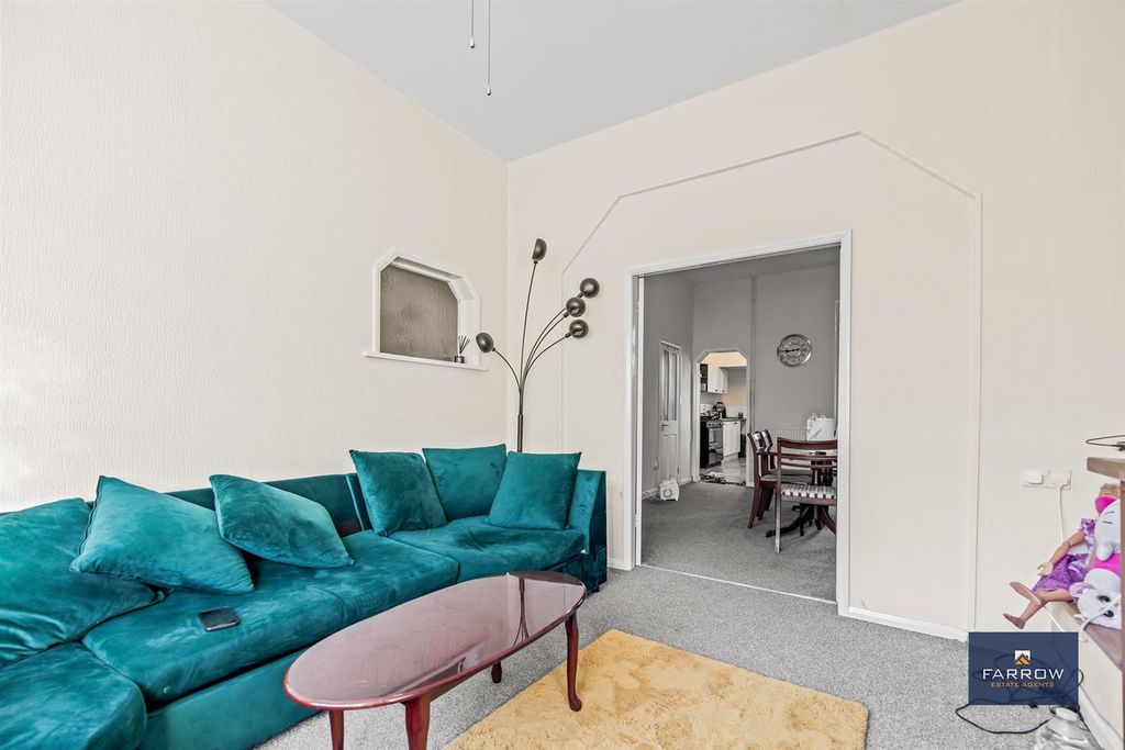 Property photo 3 of 21 Living Room