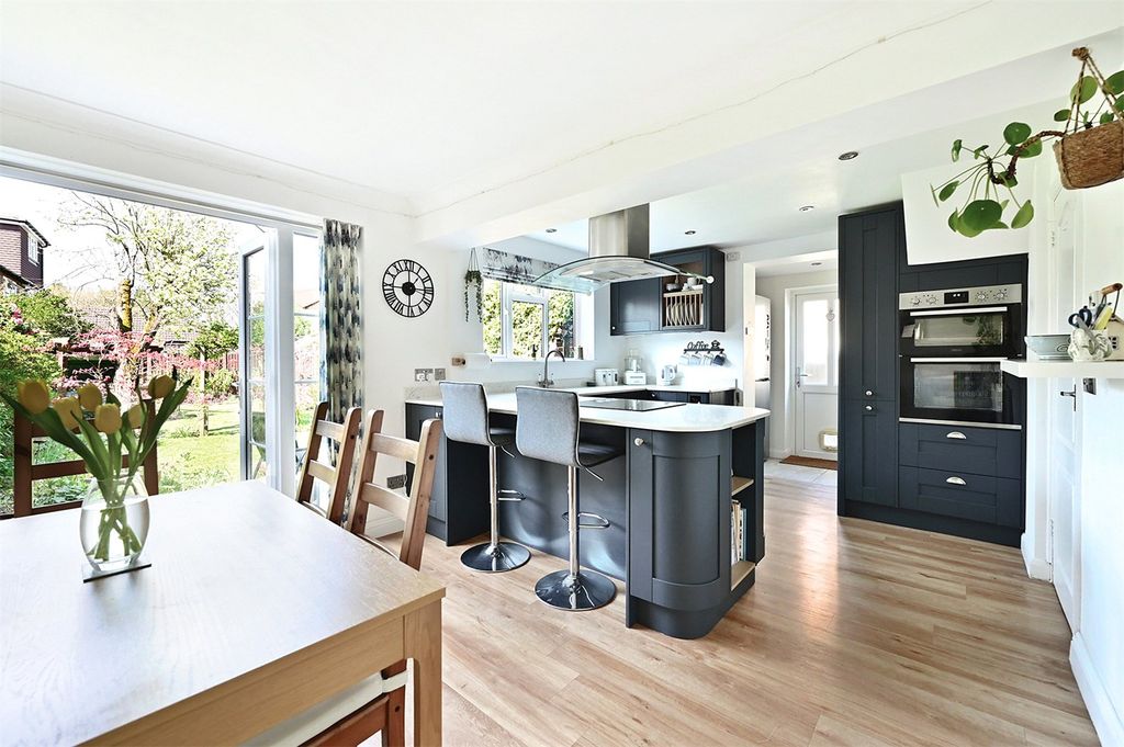 Property photo 2 of 15 Picture No. 12