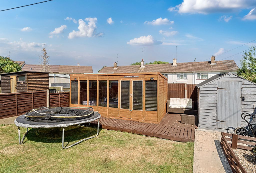 Property photo 3 of 14 1312385-18-685429...