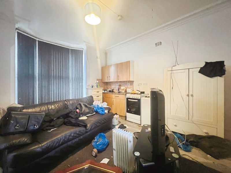 Property photo 3 of 21 Flat 1