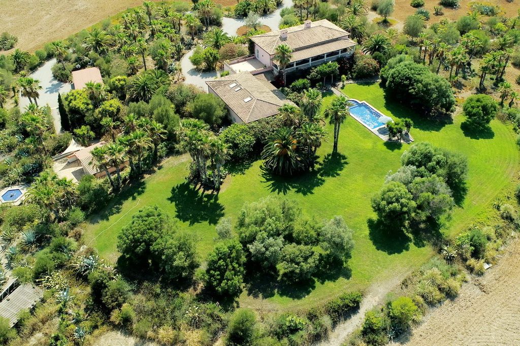 Property photo 1 of 64