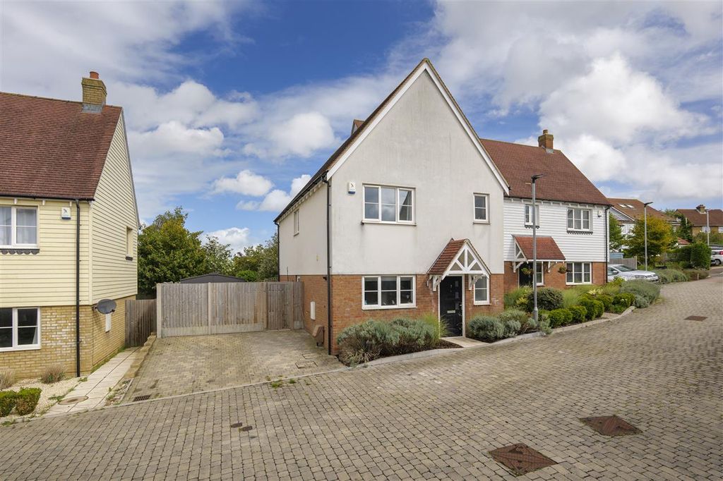 Property photo 2 of 24
