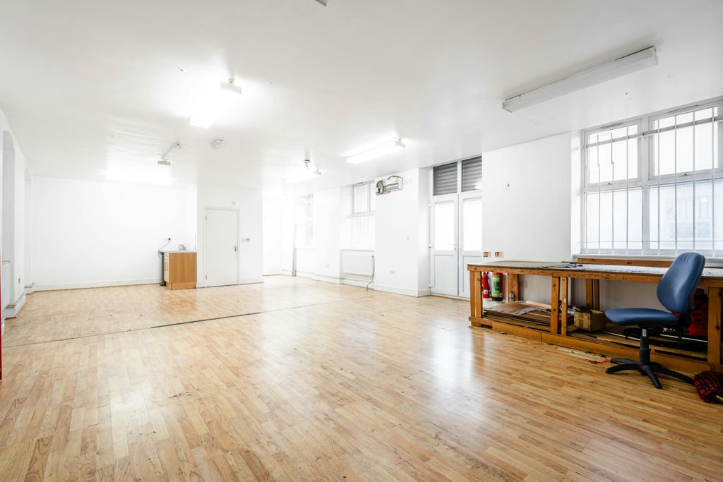 Property photo 2 of 11 Fieldgate St 99 U6  Low Res 1.Jpg