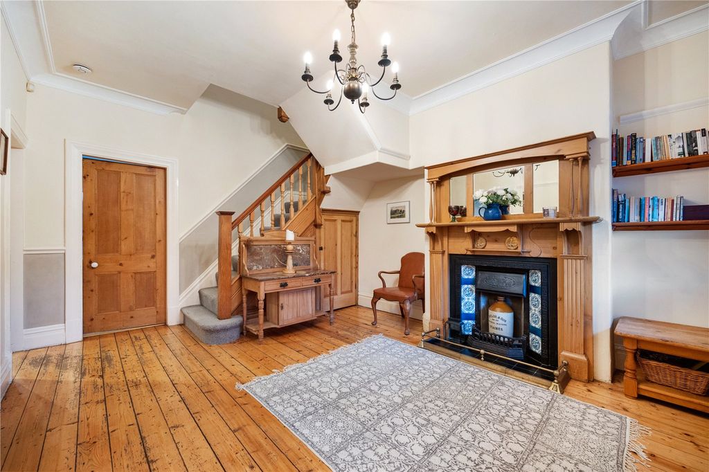 Property photo 2 of 25 Hallway