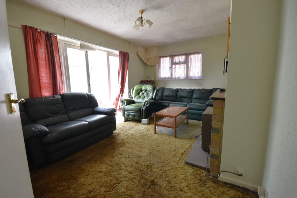 Property photo 2 of 16 Picture No. 11