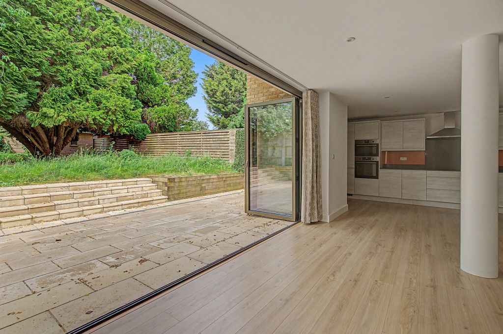 Property photo 3 of 12 330137
