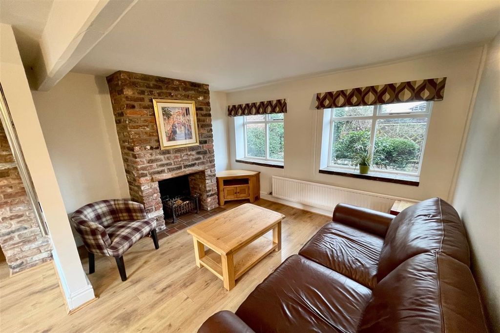 Property photo 2 of 13 Lounge
