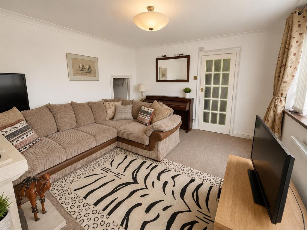 Property photo 2 of 21 Lounge