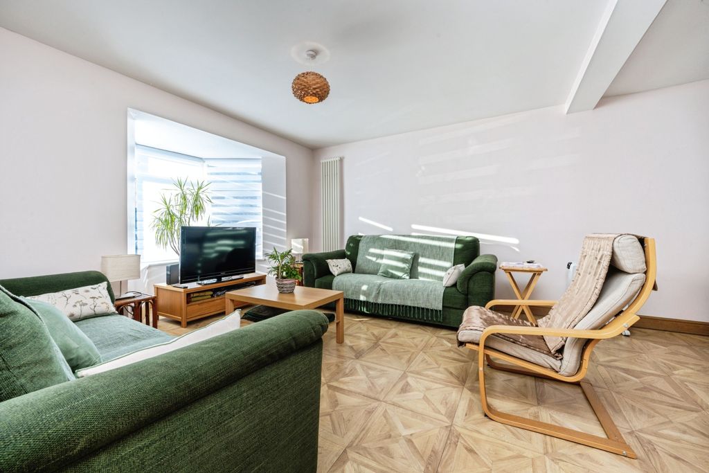 Property photo 2 of 25 Akl_2534