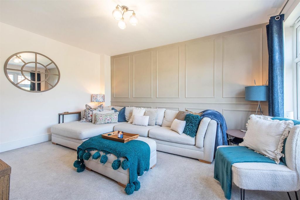 Property photo 2 of 28 Lounge