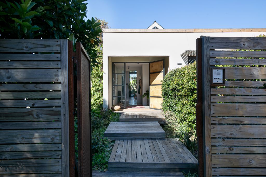 Property photo 3 of 38