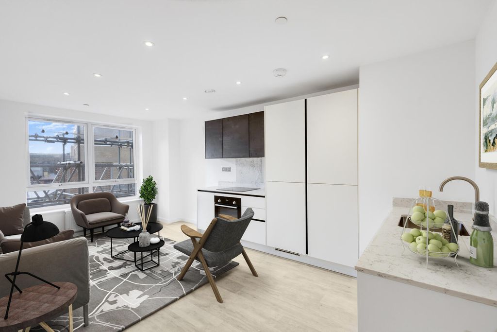 Property photo 3 of 10 Kitchen