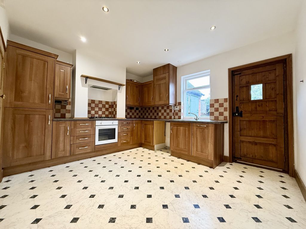 Property photo 2 of 33 Kitchen