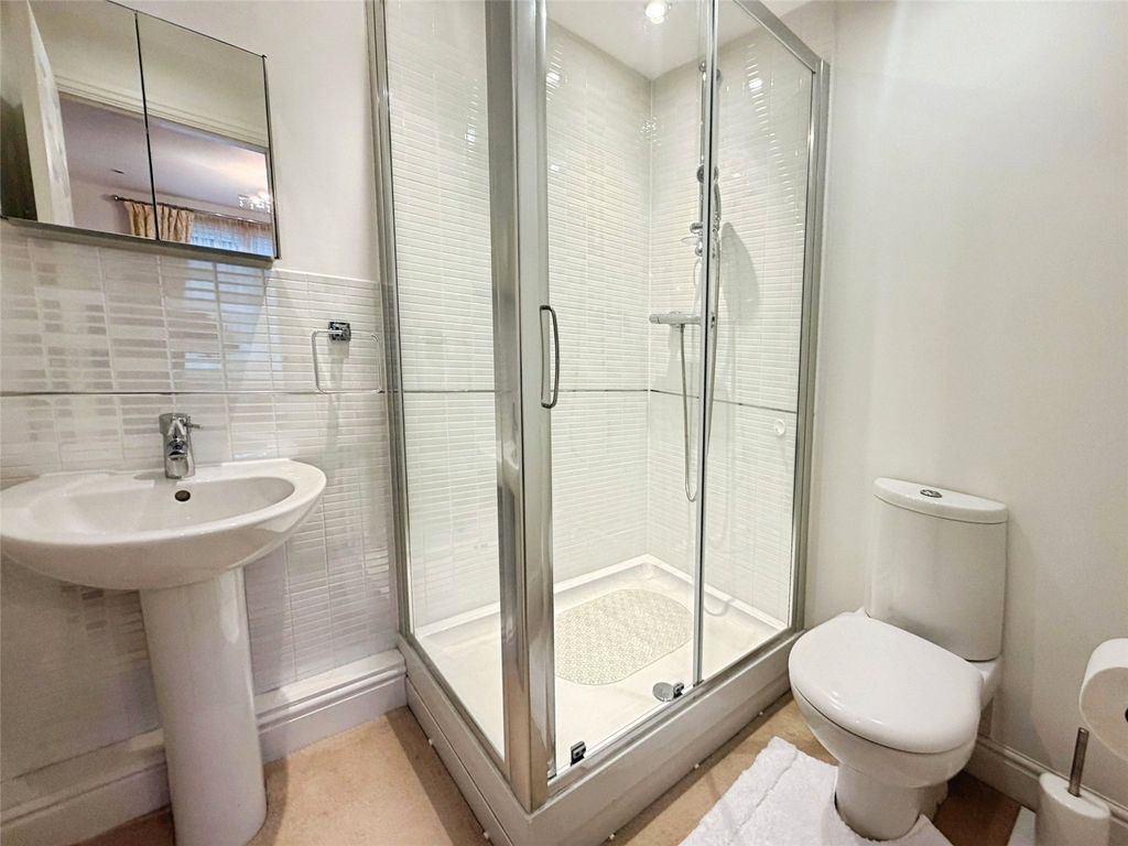 Property photo 3 of 12 En Suite