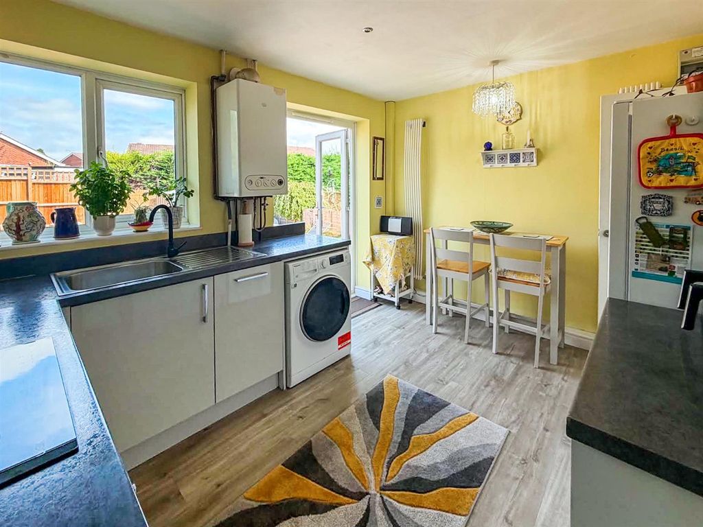 Property photo 3 of 15 Kitchen