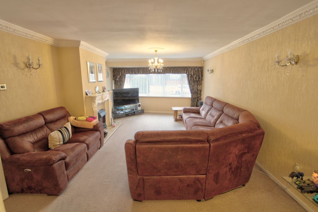 Property photo 2 of 17 Lounge A