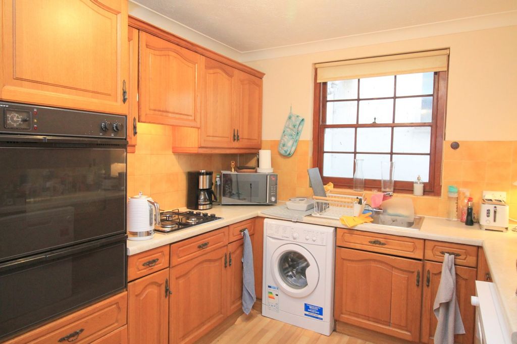 Property photo 2 of 6 Kitchen