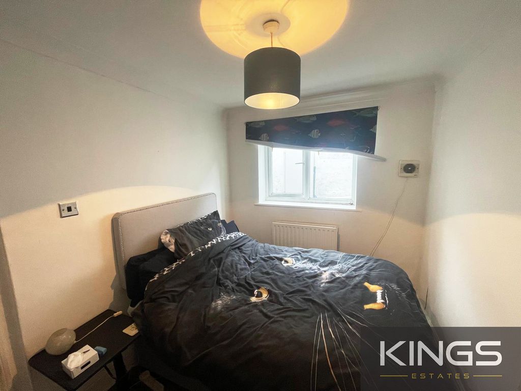 Property photo 3 of 9 Flat 2, 5 Cranbury Av (1)Logo