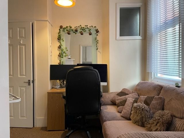 Property photo 2 of 8 4867601