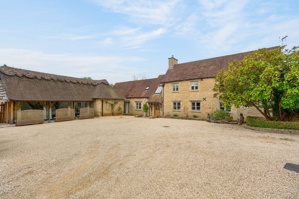 Property photo 2 of 33