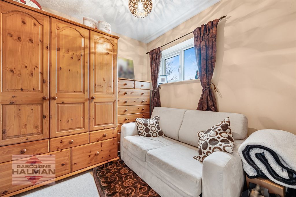 Property photo 3 of 14 Bedroom