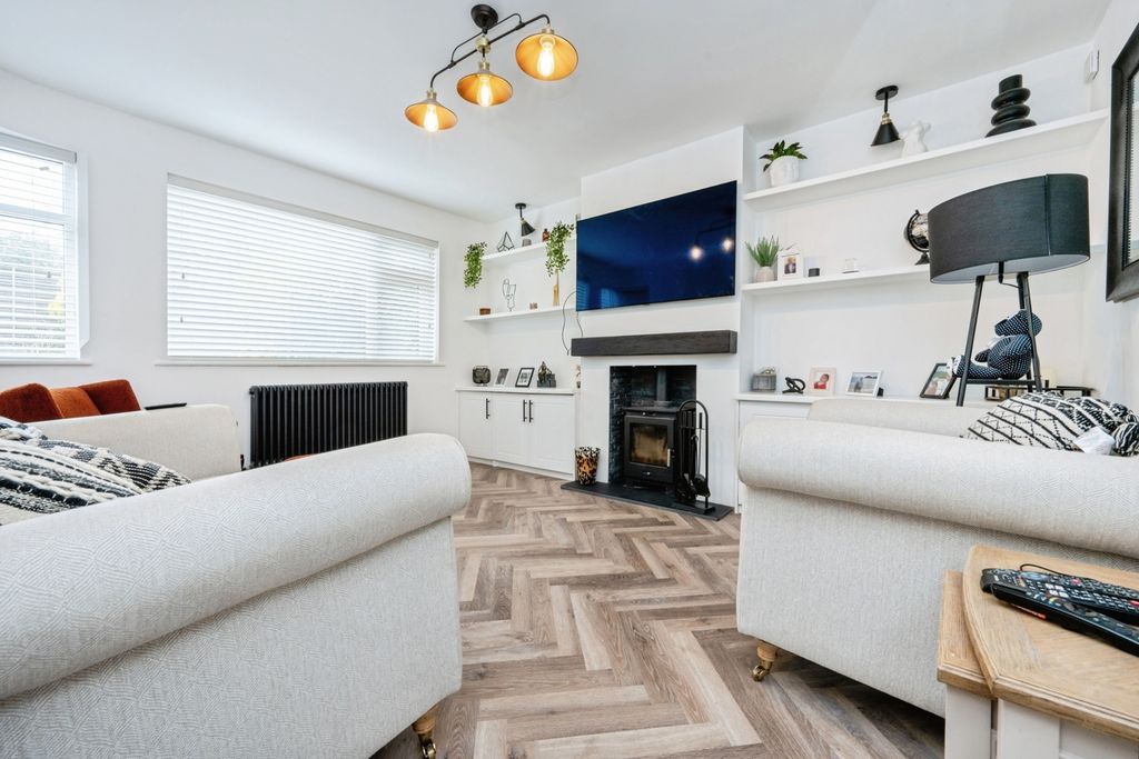 Property photo 2 of 31 Lounge