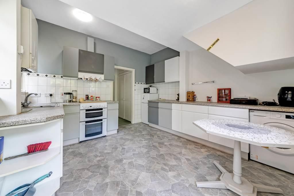 Property photo 3 of 14 15-7c35272 Blandford Road -62-Small.Jpg