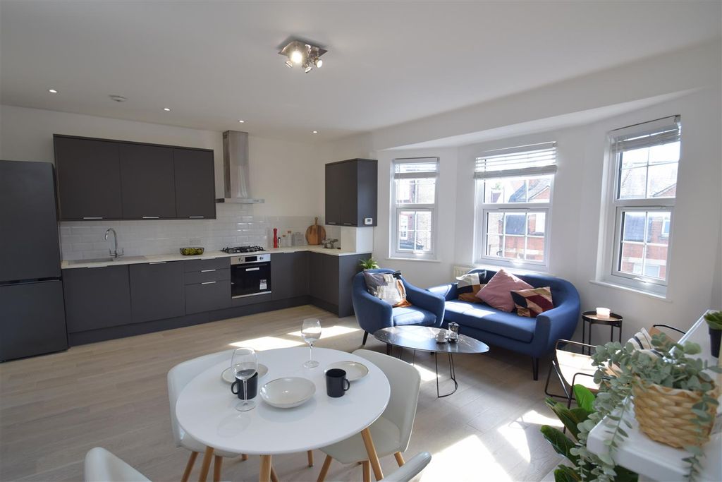 Property photo 1 of 6 Living/Dining Area