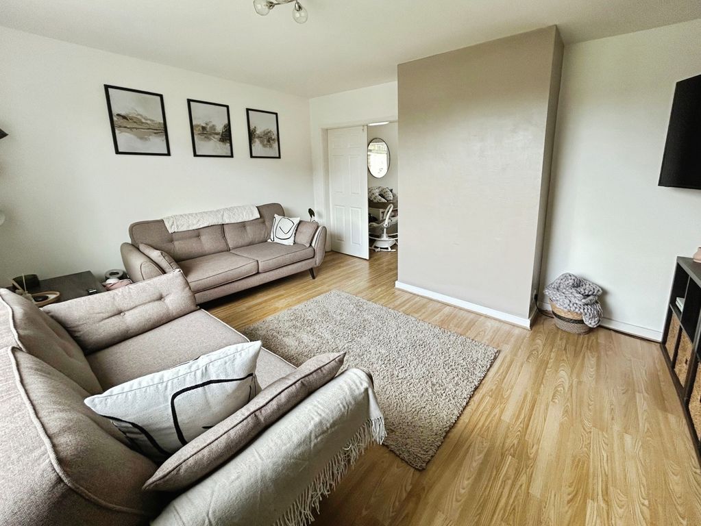 Property photo 3 of 19 Lounge