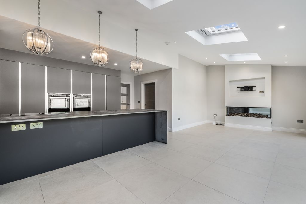 Property photo 2 of 68