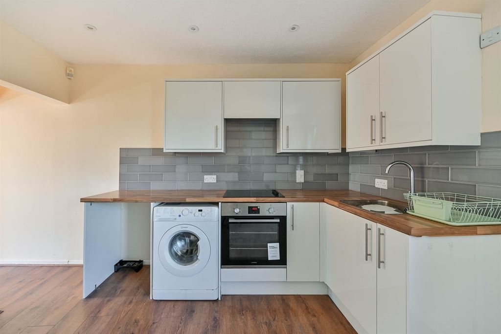 Property photo 3 of 7 Kitchen