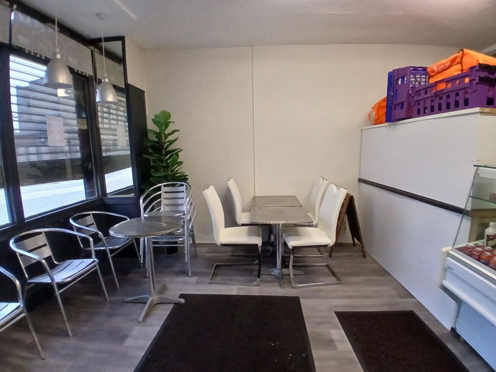 Property photo 3 of 7 Cafe 2