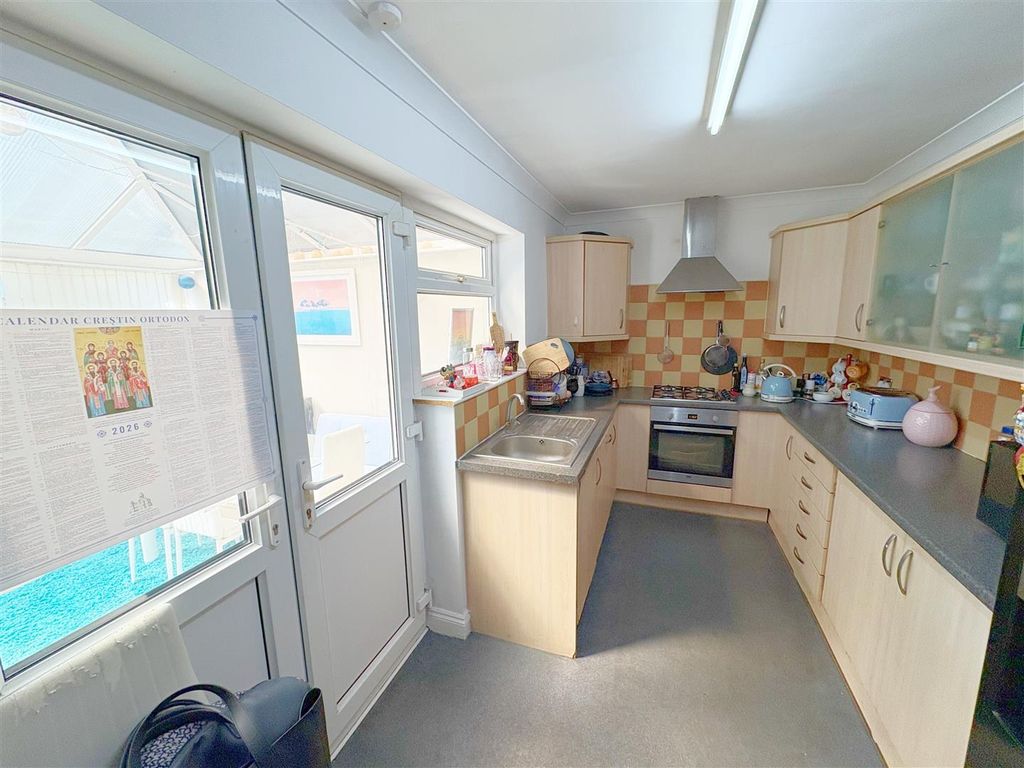 Property photo 2 of 16 Kitchen (1).Jpg