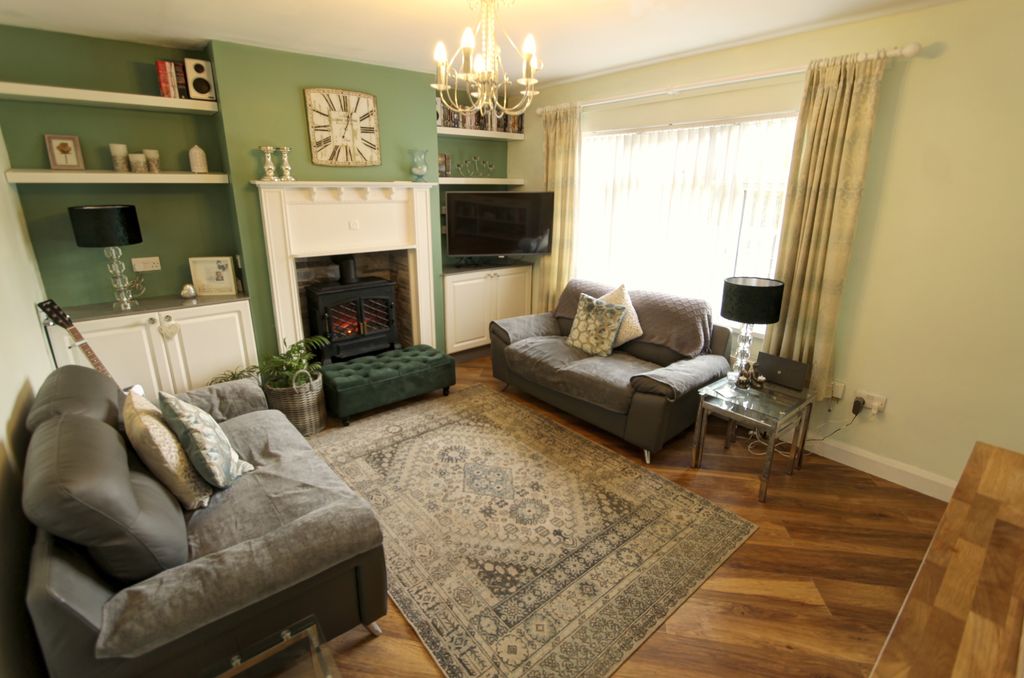 Property photo 3 of 12 Lounge B