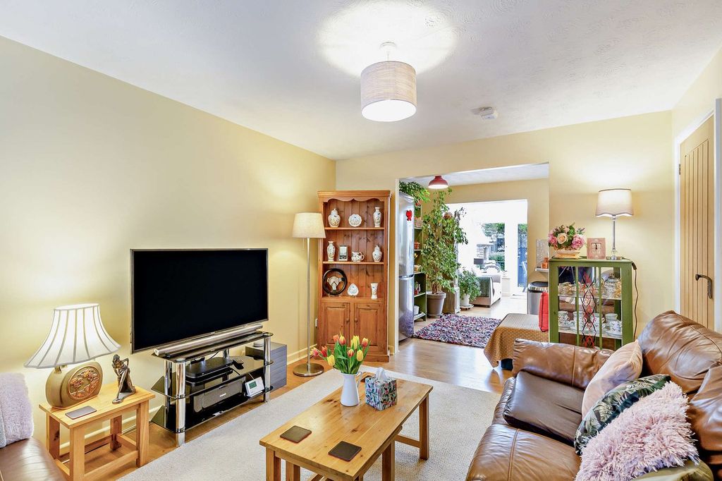 Property photo 2 of 28