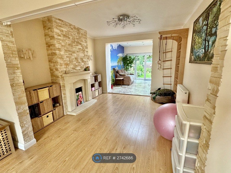 Property photo 3 of 18 Living Room