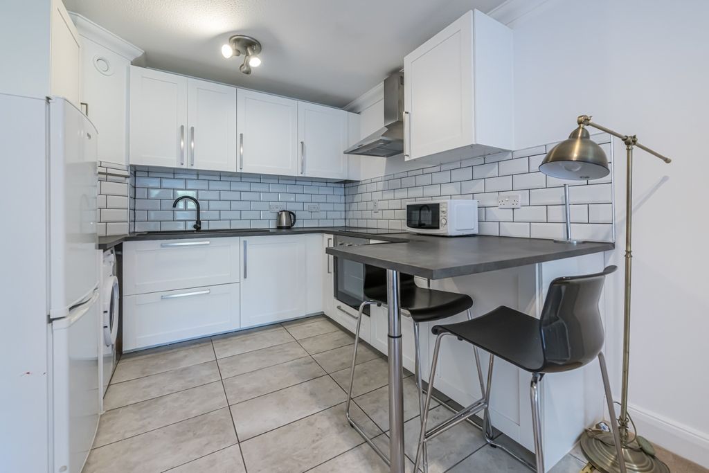 Property photo 2 of 19 4489002
