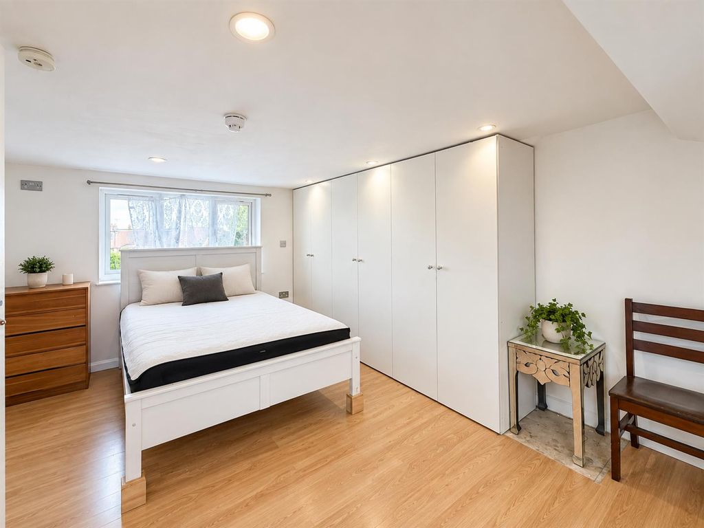 Property photo 2 of 15 Master Bedroom