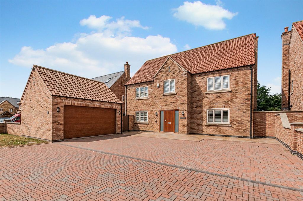 Property photo 1 of 25 8 Kilpin Close2.Jpg