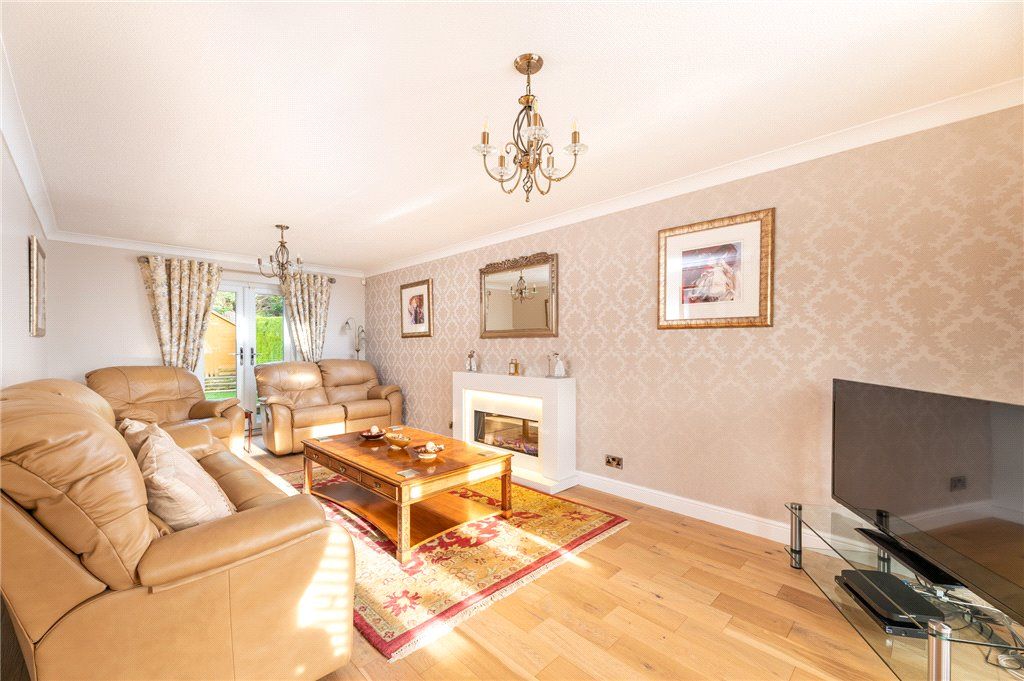 Property photo 3 of 36 Lounge