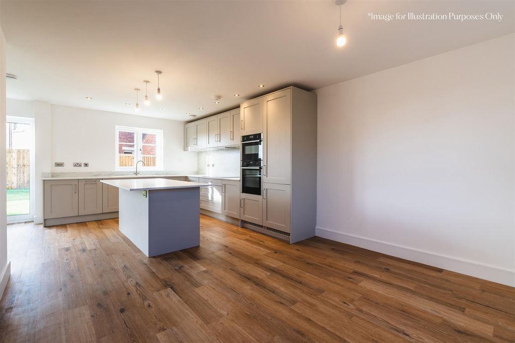 Property photo 3 of 18 Living Kitchen