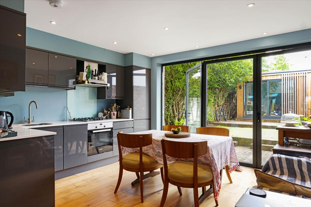 Property photo 2 of 15 Image