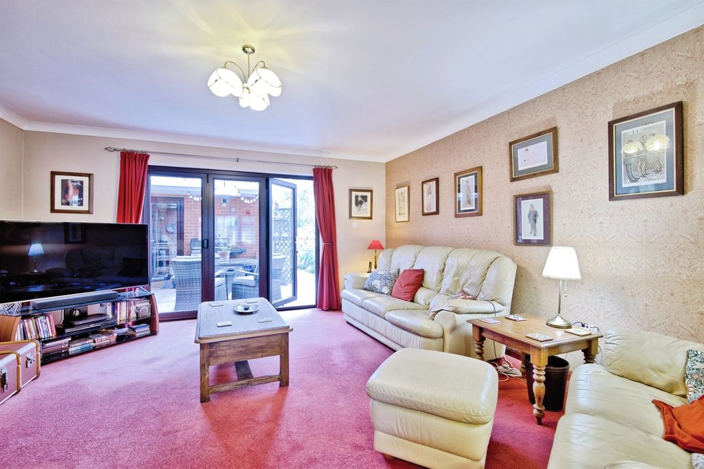 Property photo 3 of 28