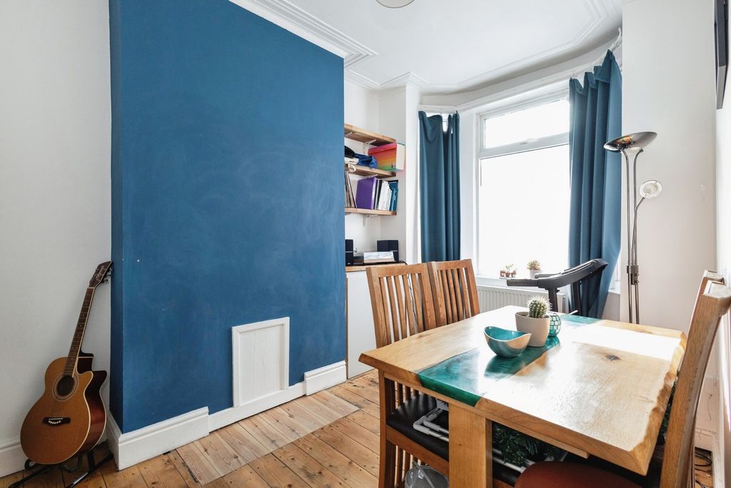 Property photo 2 of 17 Pbox-Img.Jpg