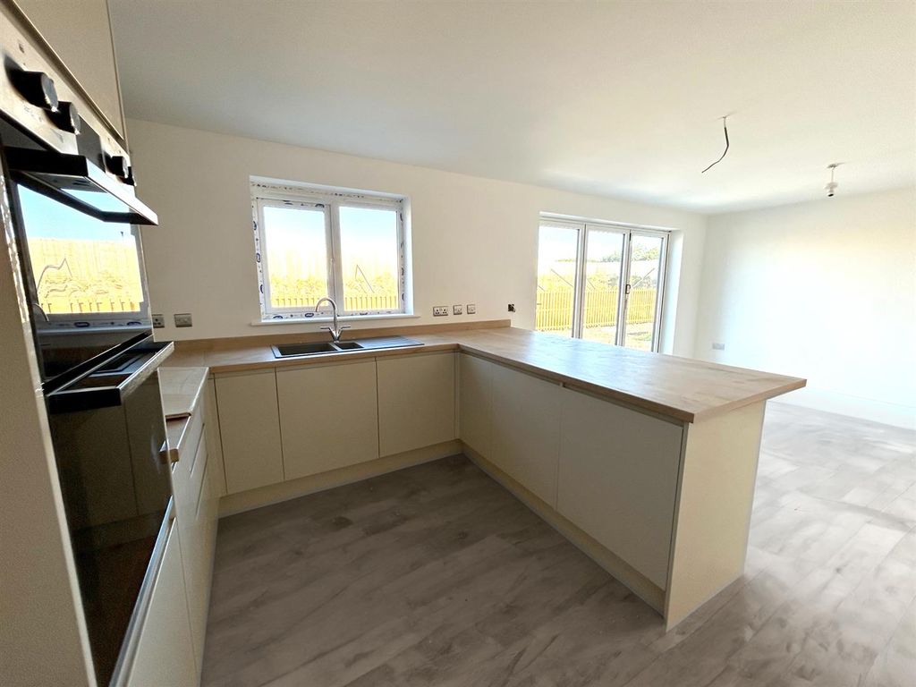 Property photo 3 of 14 Mtvmv0Z1Q0Otywz9Apyfpg