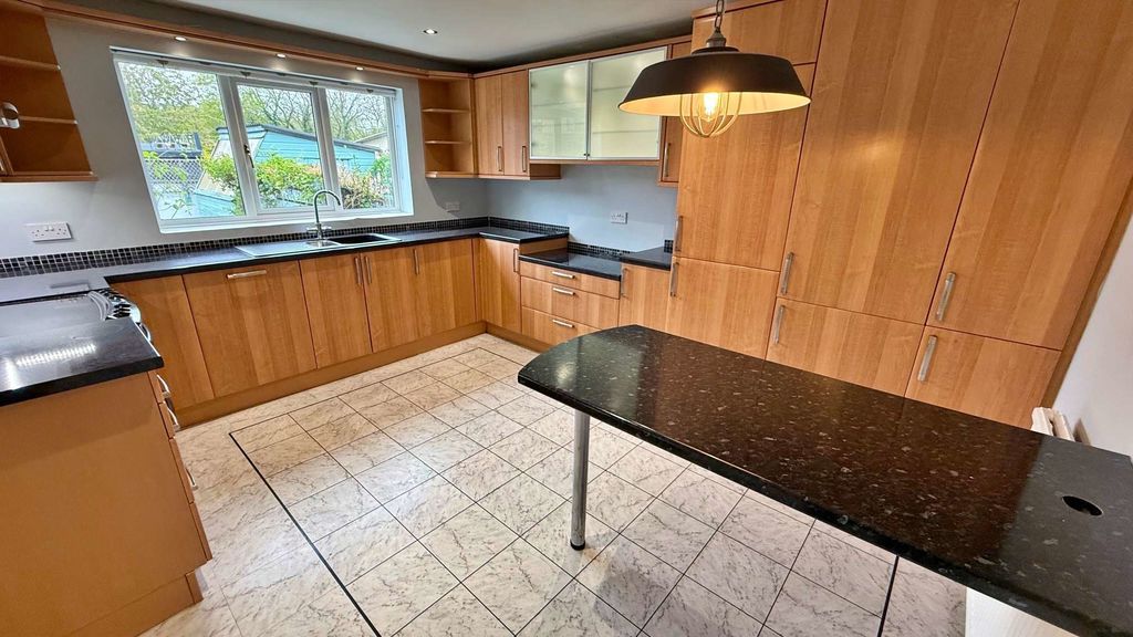 Property photo 3 of 19 Photo 8
