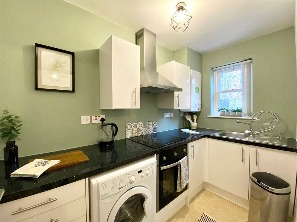 Property photo 2 of 9 Kitchen